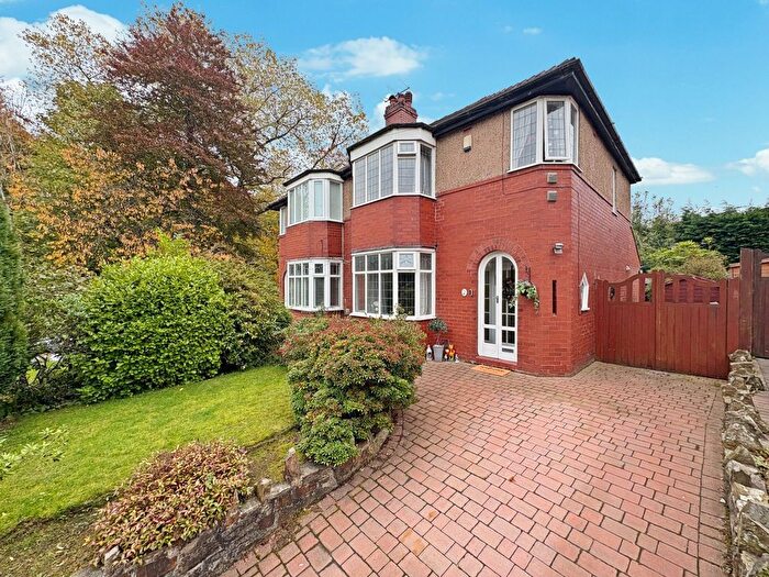 3 Bedroom Semi-Detached House For Sale In Park Road, Westhoughton, BL5