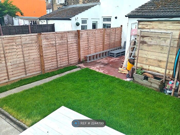2 Bedroom End Of Terrace House To Rent In Seaview Terrace, Queenborough, ME11