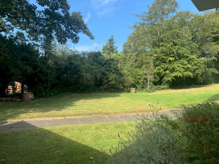 2 Bedroom Apartment To Rent In Cedar Drive, East Finchley, N2