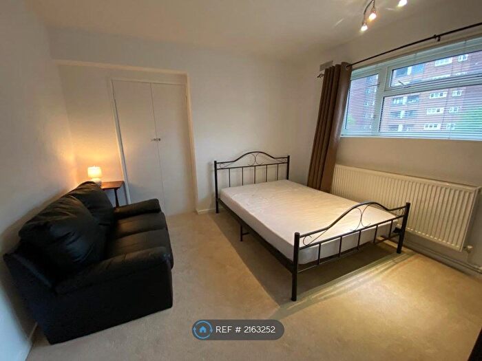 3 Bedroom Flat To Rent In Studley Road, London, SW4