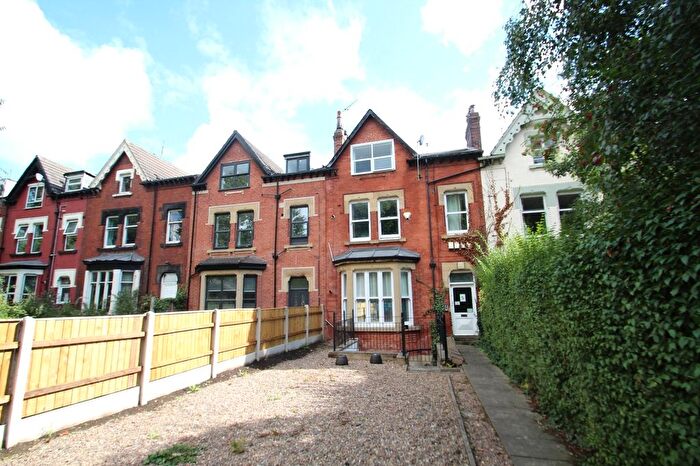 2 Bedroom Flat To Rent In St. Martins Terrace, Leeds, West Yorkshire, LS7