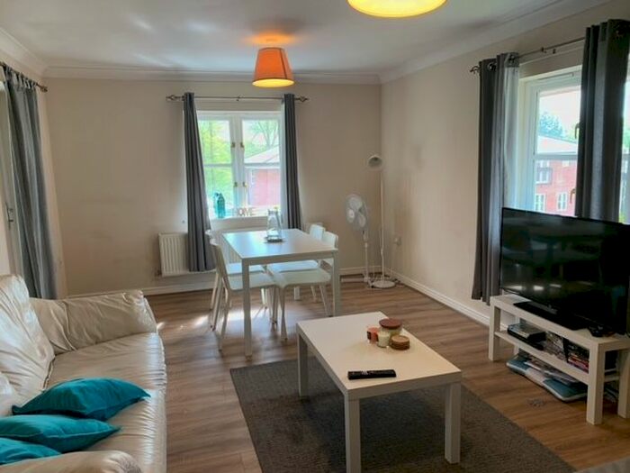 2 Bedroom Flat To Rent In Grange Close, Winchester, SO23