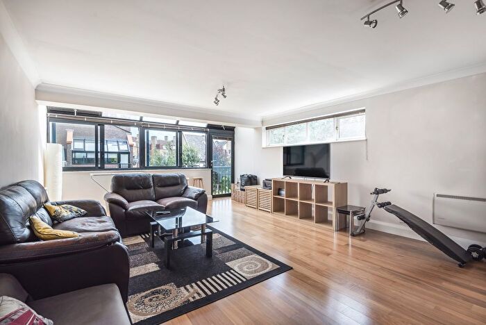 2 Bedroom Flat To Rent In Admiral Place, London, SE16