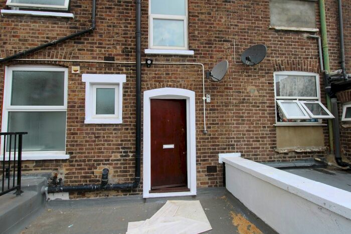 Studio To Rent In High Street, Wealdstone, Harrow, HA3