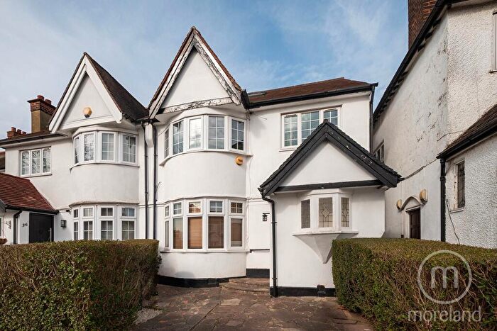 2 Bedroom Apartment For Sale In Highcroft Gardens, Temple Fortune, NW11