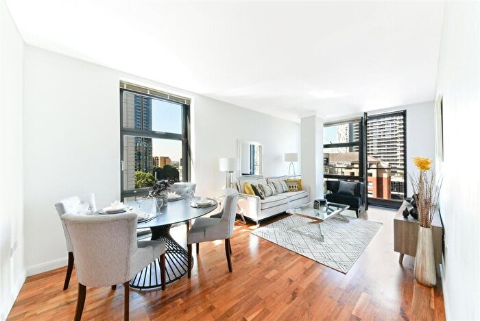 2 Bedroom Apartment To Rent In South Quay Square, Canary Wharf, London, E14