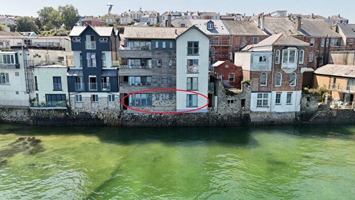 5 Bedroom Flat To Rent In Market Street, Falmouth, TR11