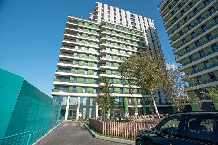 3 Bedroom Flat To Rent In Sutherland Apartments, Alba Square, London, SW1W