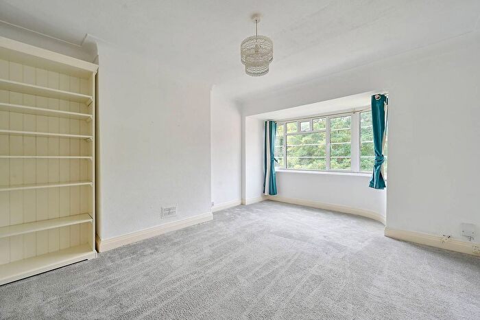 2 Bedroom Flat For Sale In Hill Court, Hanger Hill, London, W5