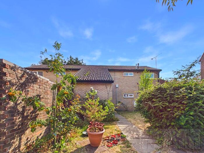 1 Bedroom Flat To Rent In Capricorn Close, Crawley, RH11