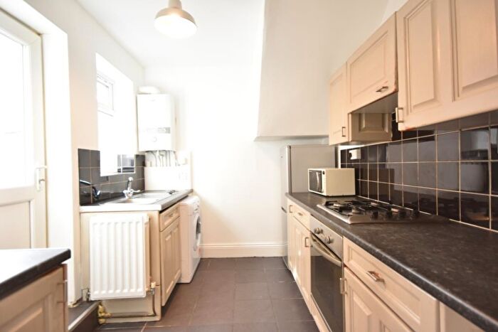 2 Bedroom Flat To Rent In Stratford Grove West, Heaton, NE6