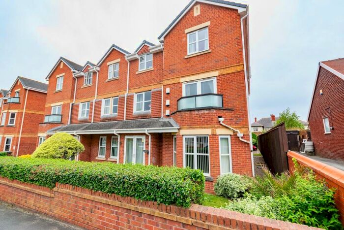 2 Bedroom Apartment To Rent In St Andrews Road North, Lytham St Annes, FY8