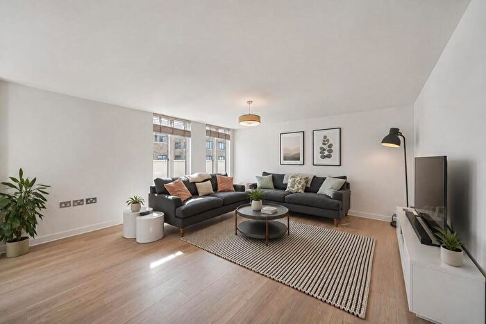3 Bedroom Flat To Rent In Water Gardens Square, Canada Water, SE16