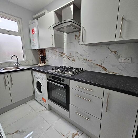 2 Bedroom Flat To Rent In Central Park Road, London, E6
