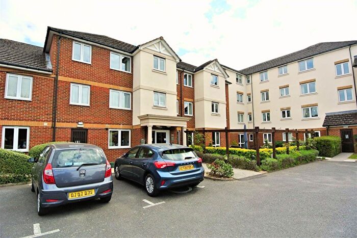 1 Bedroom Flat For Sale In Parkland Grove, Ashford, TW15
