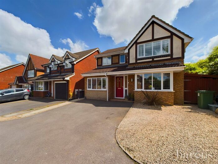 4 Bedroom Detached House For Sale In The Crofts, Hatch Warren, Basingstoke, RG22