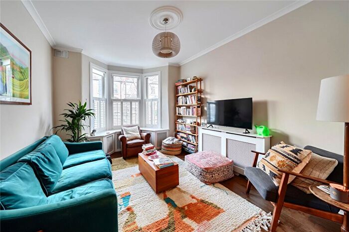 2 Bedroom House For Sale In Conway Road, London, N15