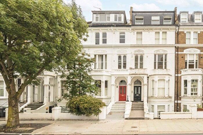 2 Bedroom Flat For Sale In Sinclair Road, London, W14