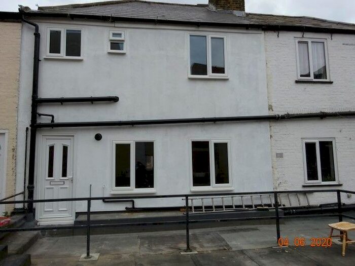 2 Bedroom Maisonette To Rent In High Street, Chatham, ME4