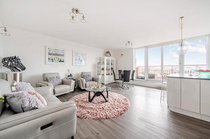 3 Bedroom Flat For Sale In Penthouse Apartment, The Canalside, Gunwharf Quays, Portsmouth, Hampshire, PO1
