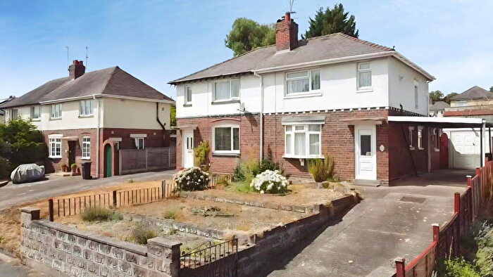 3 Bedroom Semi Detached House For Sale In Hamilton Road, Kidderminster, DY11