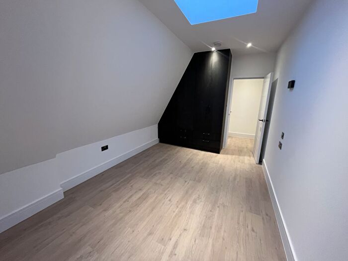 2 Bedroom Flat To Rent In Alberon Gardens, London, NW11