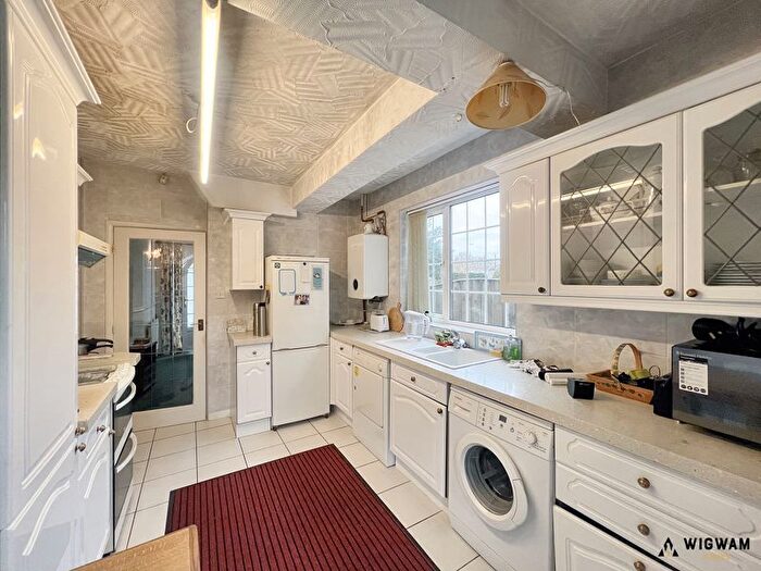 3 Bedroom End Of Terrace House For Sale In St. Marys Avenue, Hull, HU5