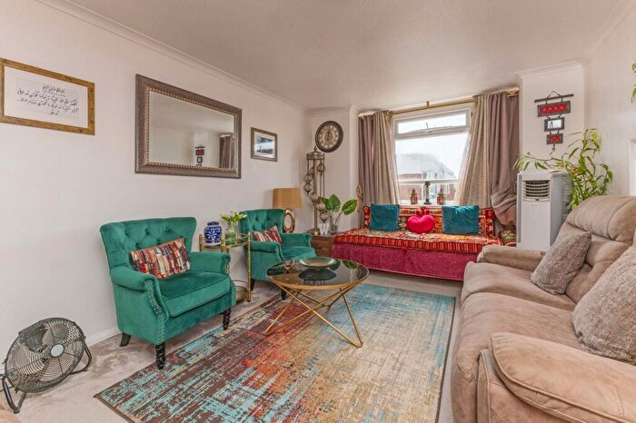 2 Bedroom Apartment For Sale In Crown Meadow, Colnbrook, SL3