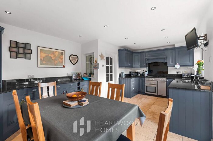 4 Bedroom Detached House For Sale In Tippendell Lane, St. Albans, AL2