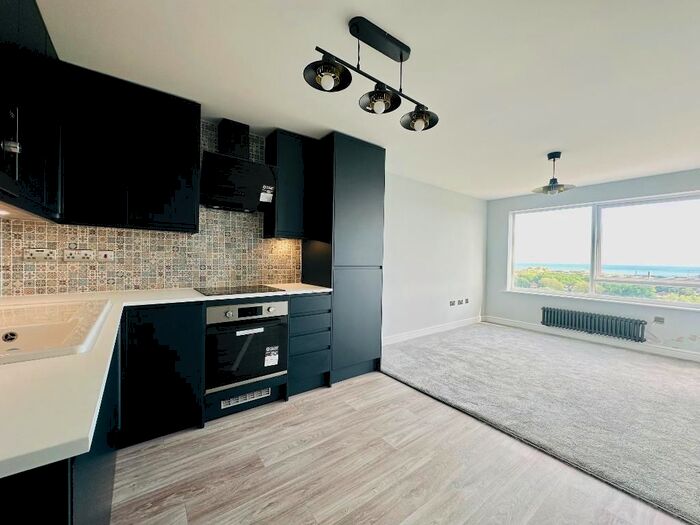 2 Bedroom Flat To Rent In Highlands Road, Portslade, BN41