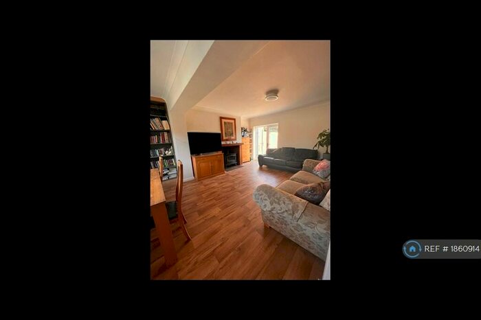 3 Bedroom Terraced House To Rent In Walden Cottages, Guildford, GU3