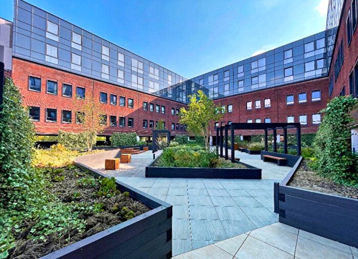 2 Bedroom Flat To Rent In Pembroke Broadway, Camberley, Surrey, GU15
