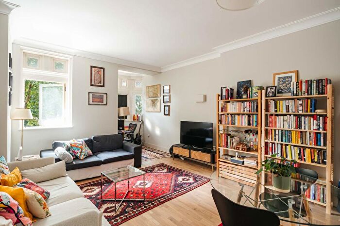1 Bedroom Apartment To Rent In Mile End Road, Albion Court, E1