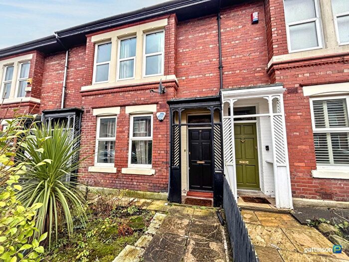 2 Bedroom Flat For Sale In Hyde Terrace, Gosforth, Newcastle Upon Tyne, NE3