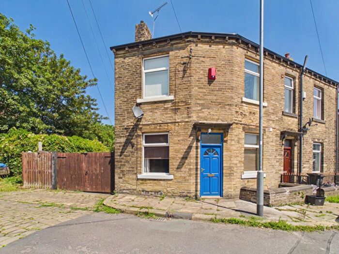 2 Bedroom End Of Terrace House For Sale In Jubilee Street North, Halifax, West Yorkshire, HX3