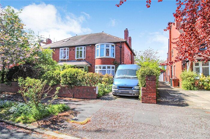2 Bedroom Apartment For Sale In Helmsley Road, Leeds, West Yorkshire, LS16
