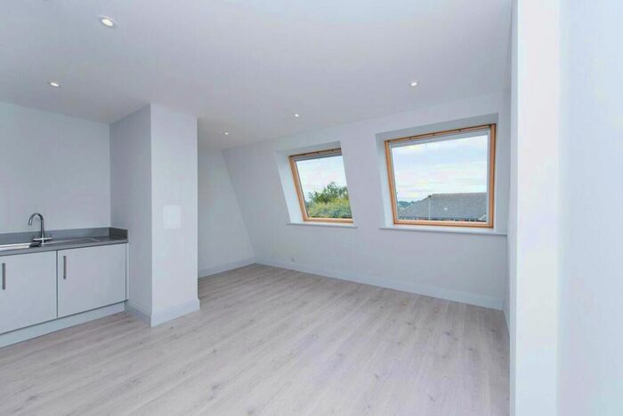 2 Bedroom Flat To Rent In High Road, London, N20