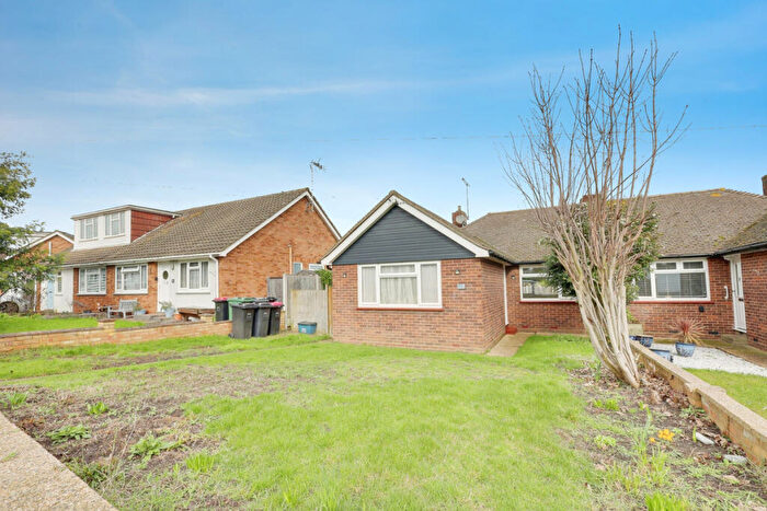 2 Bedroom Bungalow For Sale In Chesterfield Crescent, Leigh-on-sea, SS9