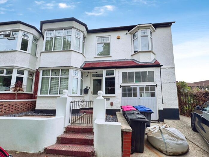 4 Bedroom End Of Terrace House To Rent In Hadleigh Road, Westcliff-On-Sea, SS0