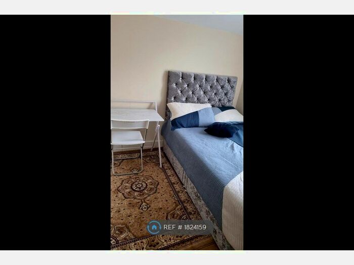 Studio To Rent In South Norwood, London, SE25