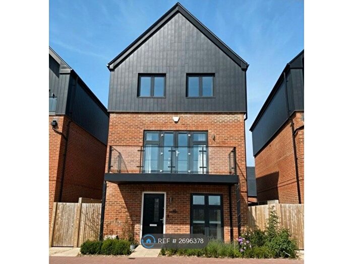 5 Bedroom Detached House To Rent In Granadiers Road, Winchester, SO22