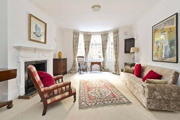 3 Bedroom Flat To Rent In Kensington Church Street, London, W8