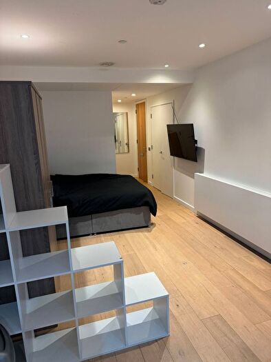 Studio To Rent In Walworth Road, Elephant And Castle, London, SE1