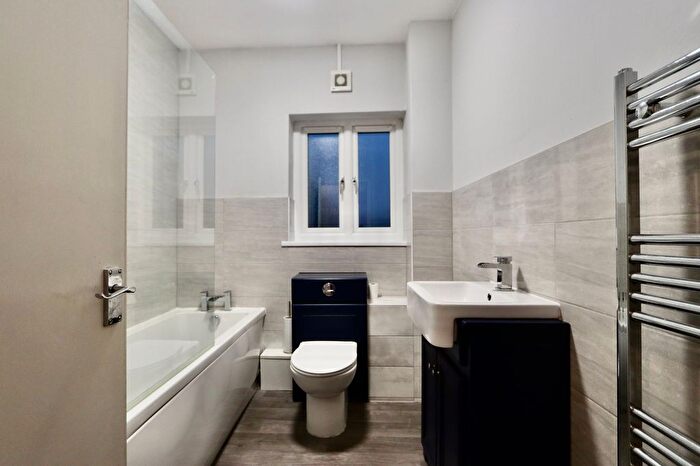 2 Bedroom Flat To Rent In Church Street, Ebbw Vale, NP23