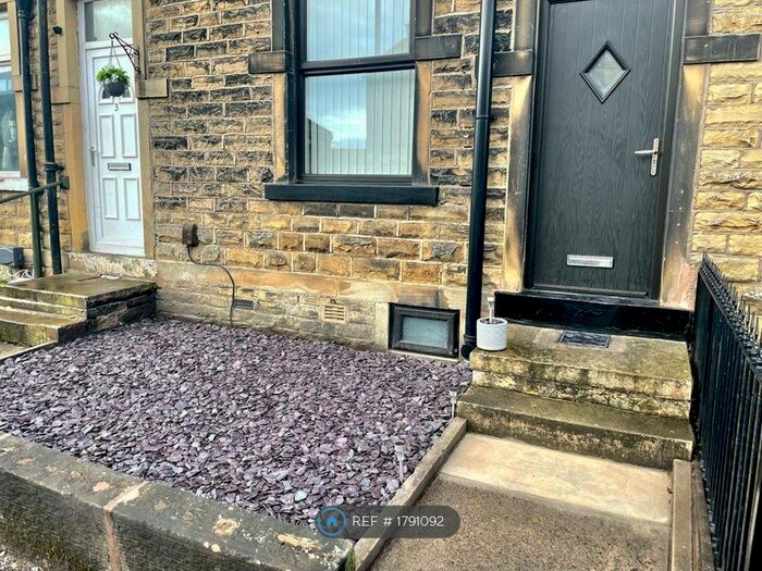 3 Bedroom Terraced House To Rent In Peterborough Terrace, Bradford, BD2