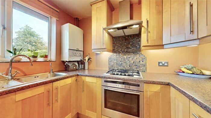 2 Bedroom Apartment For Sale In Tudor Close, Highgate, N6