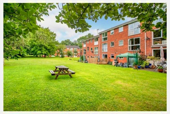 2 Bedroom Flat To Rent In Nightingale Walk, Hemel Hempstead, HP2