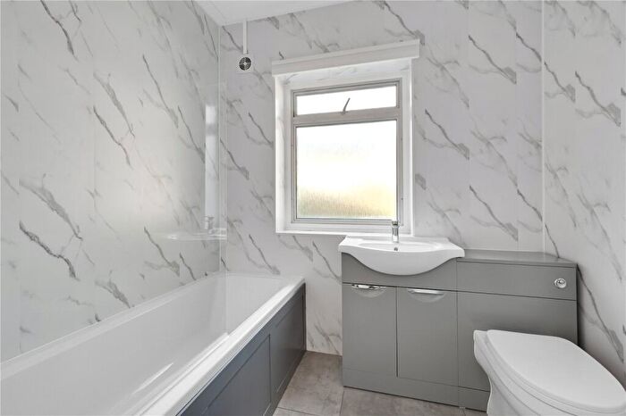 4 Bedroom Bungalow To Rent In The Glade, Fetcham, Leatherhead, Surrey, KT22