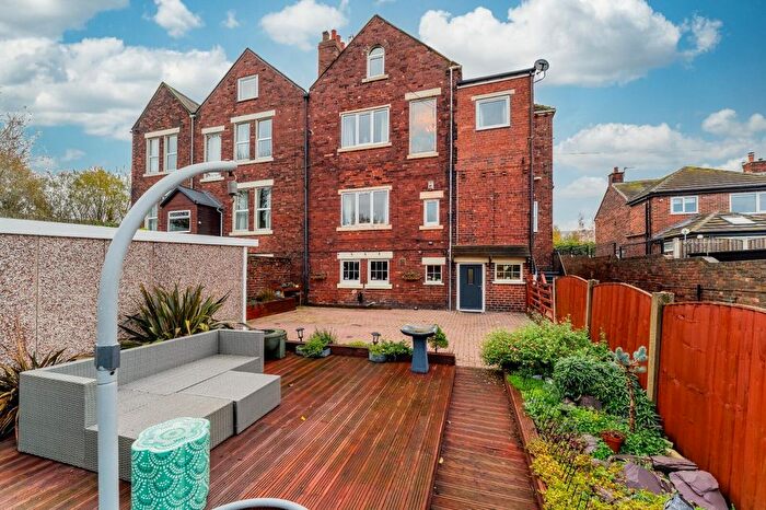 3 Bedroom End Of Terrace House For Sale In Leeds Road, Glasshoughton, Castleford, WF10