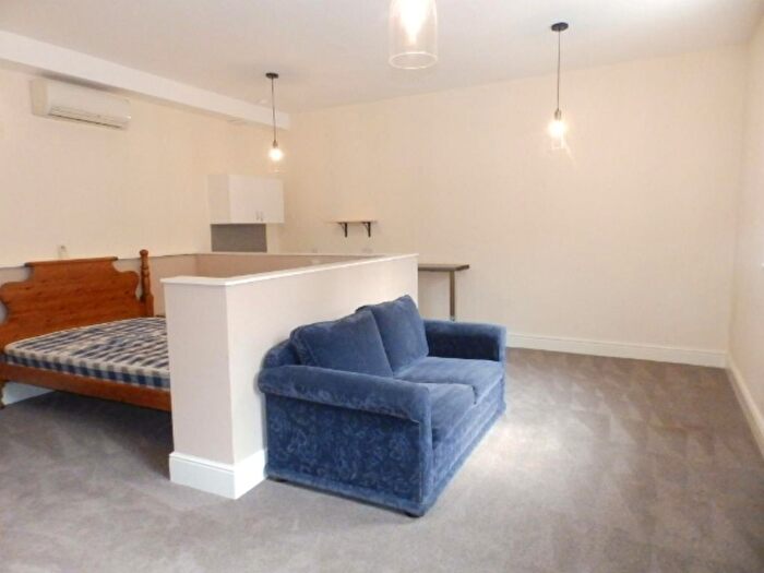 Studio To Rent In Charlotte Street, Wakefield, Uk, WF1